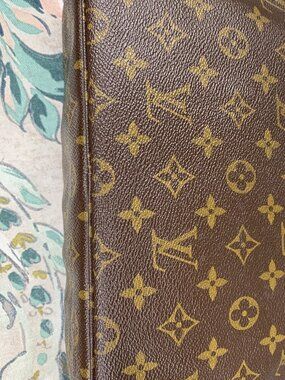 Authentic Louis Vuitton Monogram Trousse Toilette 28